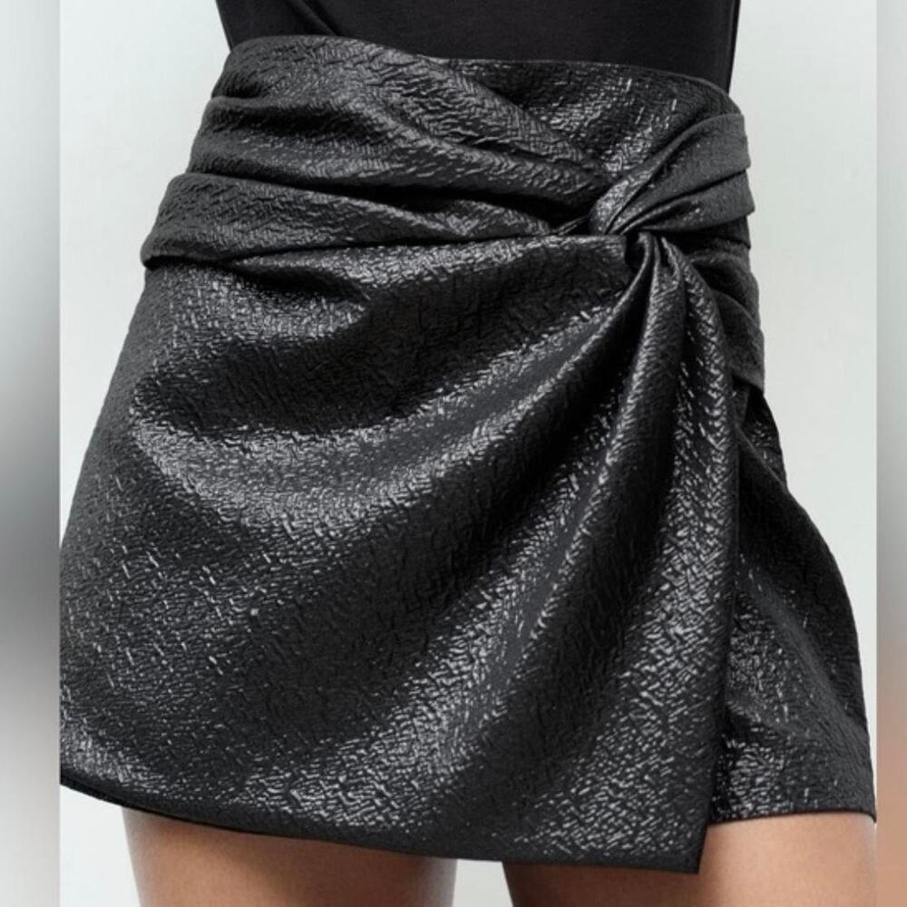 Zara Textured Elegant Dressy Coated Knotted Detail Skort Women's Size Medium